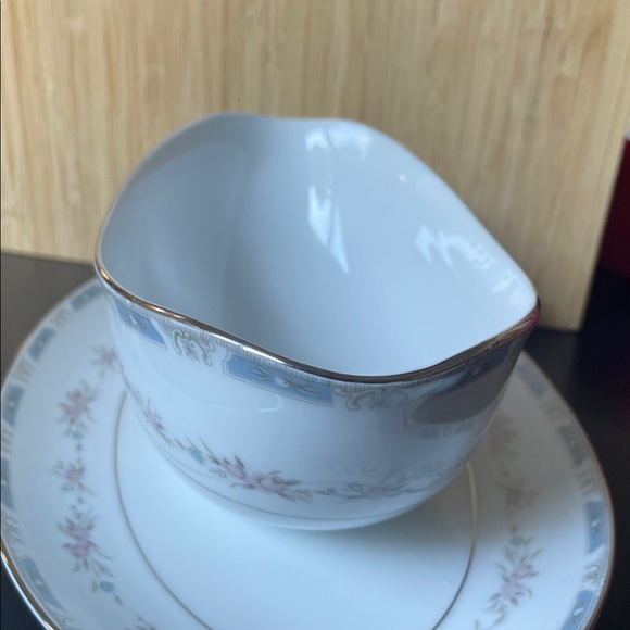 Fine china Gravy Boat with attached Saucer Imperial China...